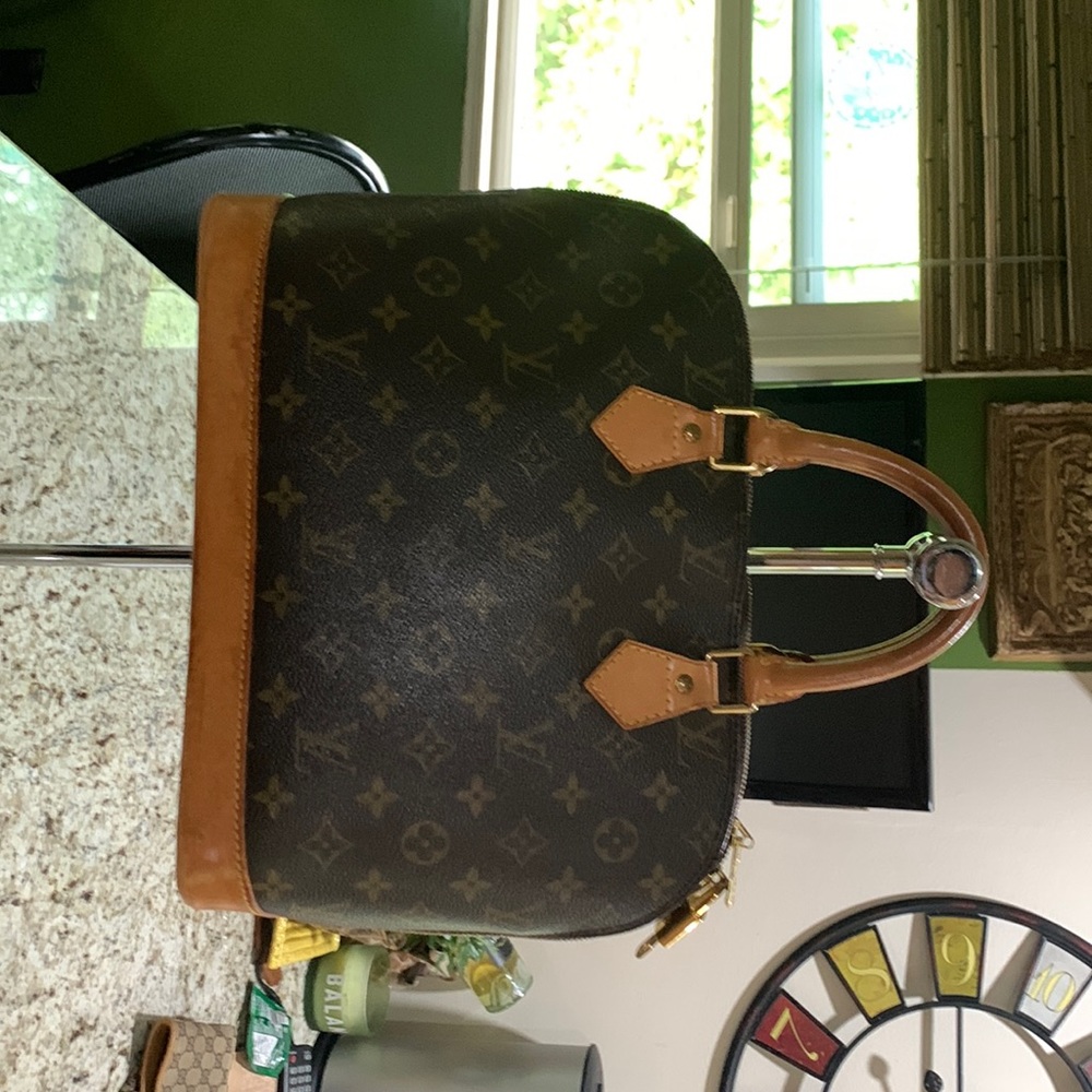 Authentic ALMA Louis Vuitton Handbag